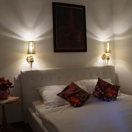 Apartament Julia's *